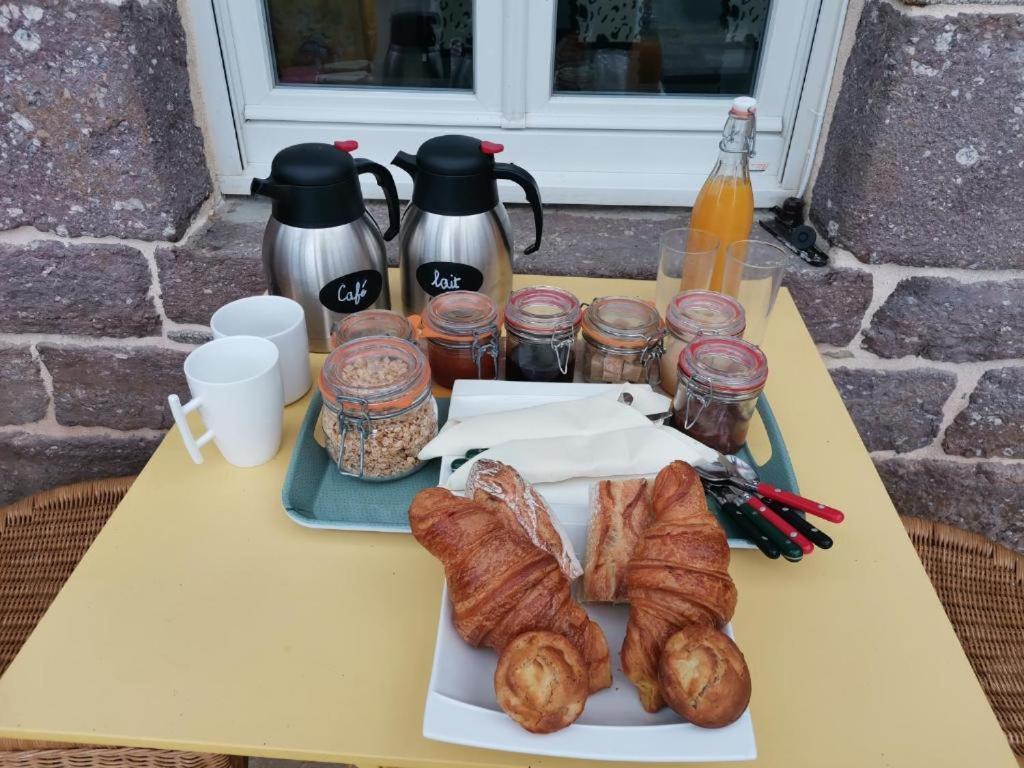 Les Brassins Du Dillon Villa Moyon Bagian luar foto